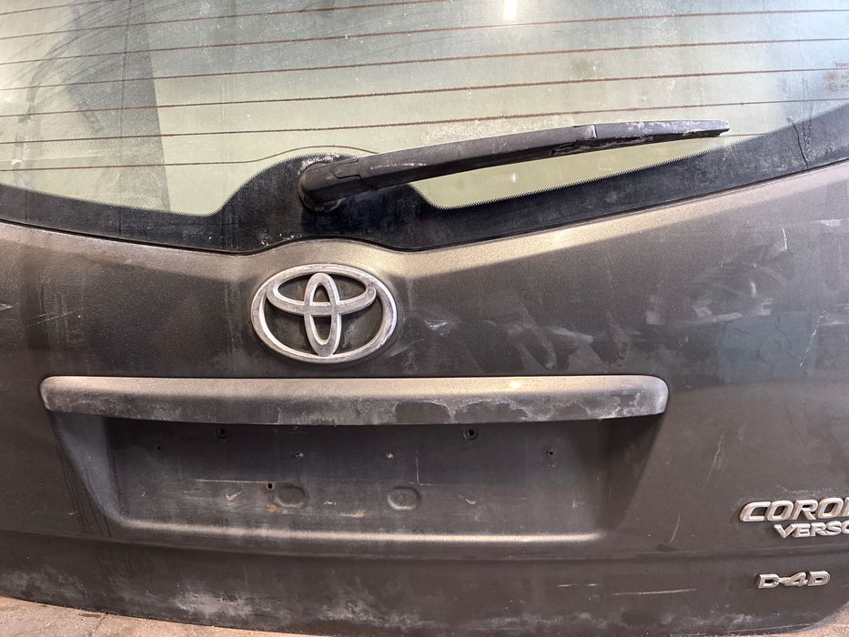 Заден капак toyota avensis verso