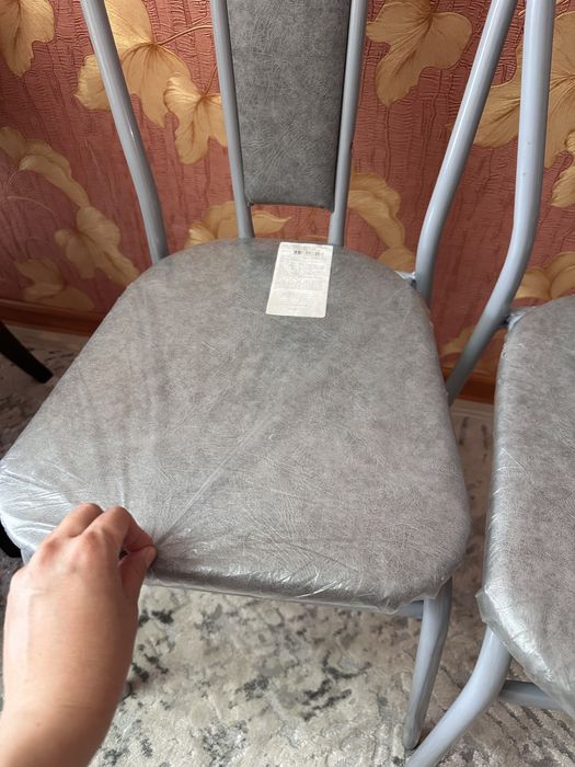 Продам стулья новые