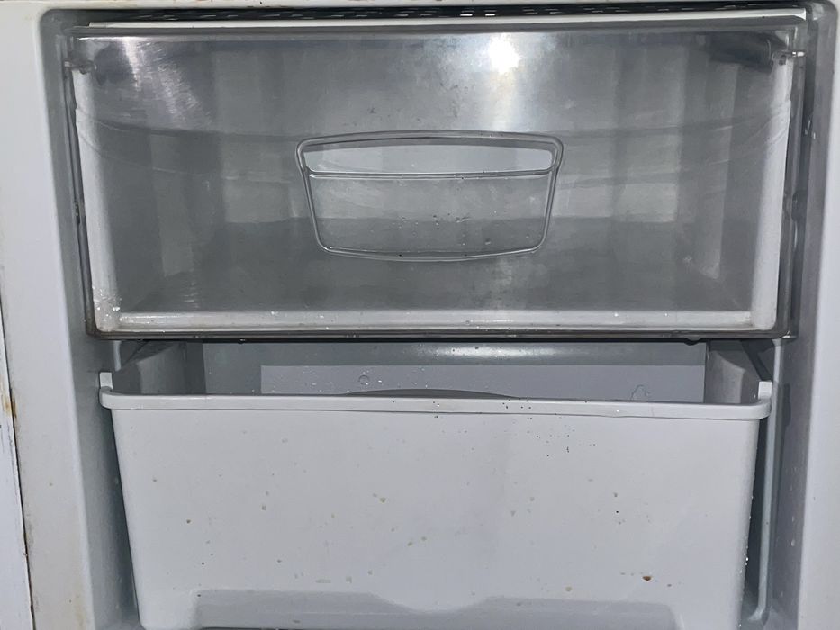 Продам холодильник indesit