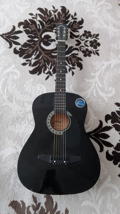 Гитара почти новая