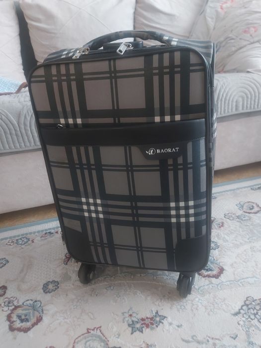 Чемодан, размер среднее