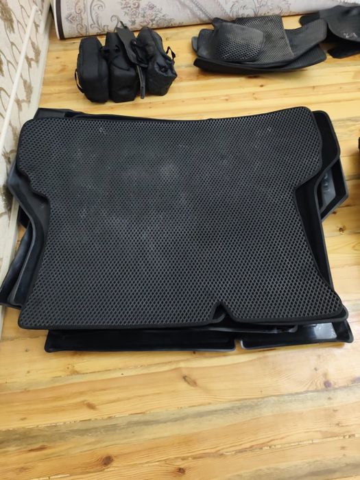 Полик для багажа Кобальта в отличном состоянии