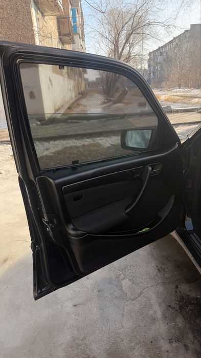 Продам автошторку на мерседес w202