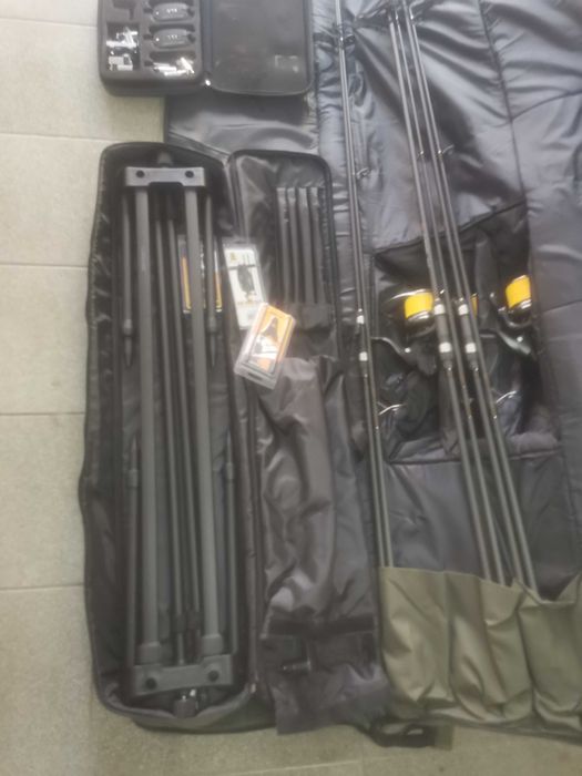 Риболов въдици и стойка