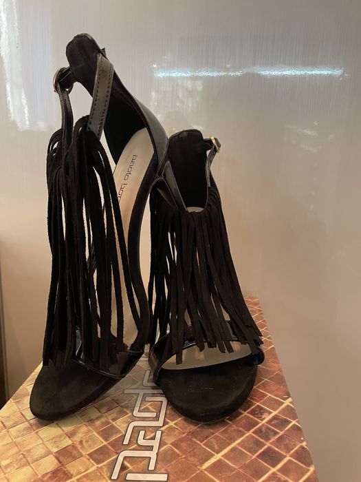 Обувки на ток с ресни