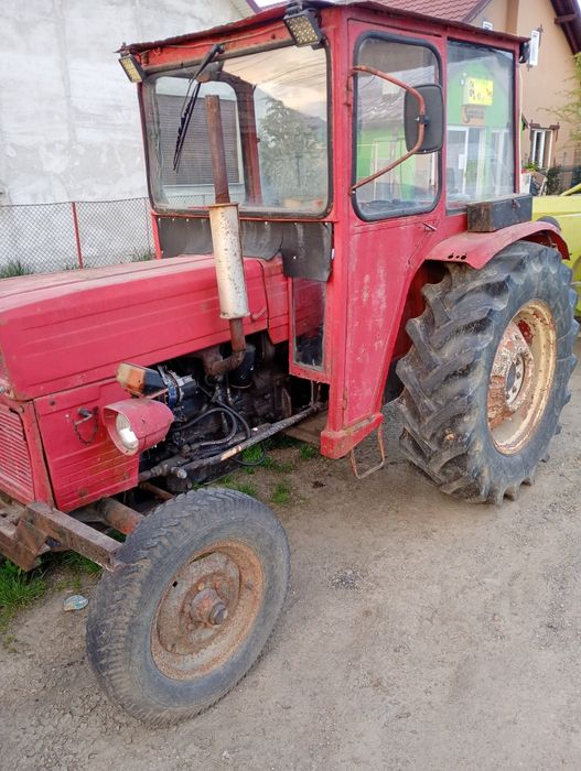 Vând tractor u445