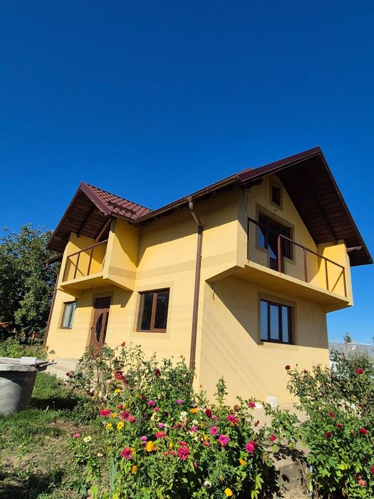 Vând casa P+1 cu dublu  front stradal