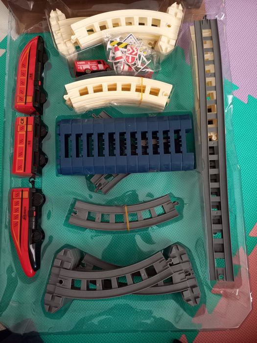 Tren cu circuit, Multicolor