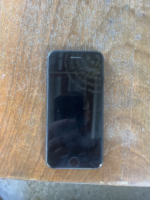 Телефон IPHONE SE-10
