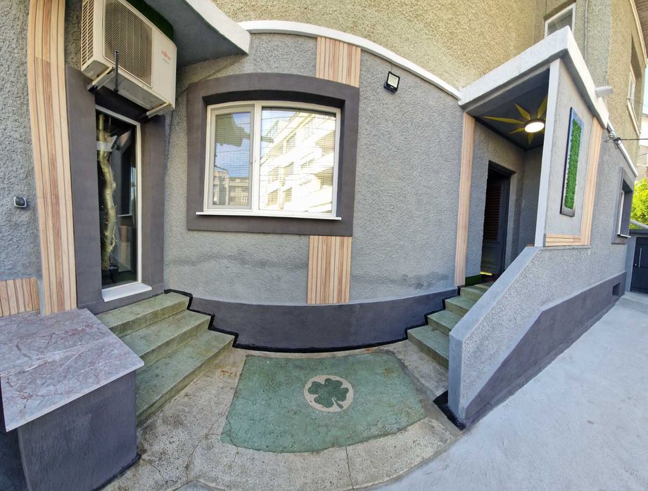 Продава се Етаж от къща в Добрич, Център - 131 кв.м за 1420 €/кв.м - Снимка #2