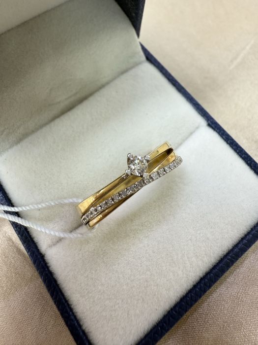 Золотое кольцо с бриллиантами