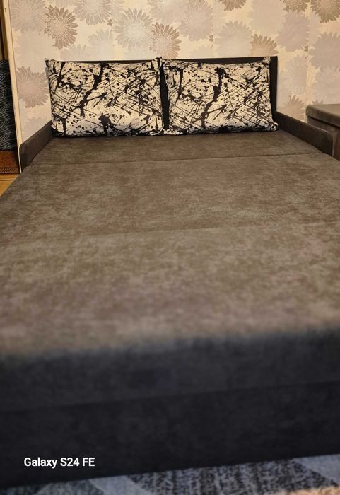 Canapea extensibila de 2 locuri