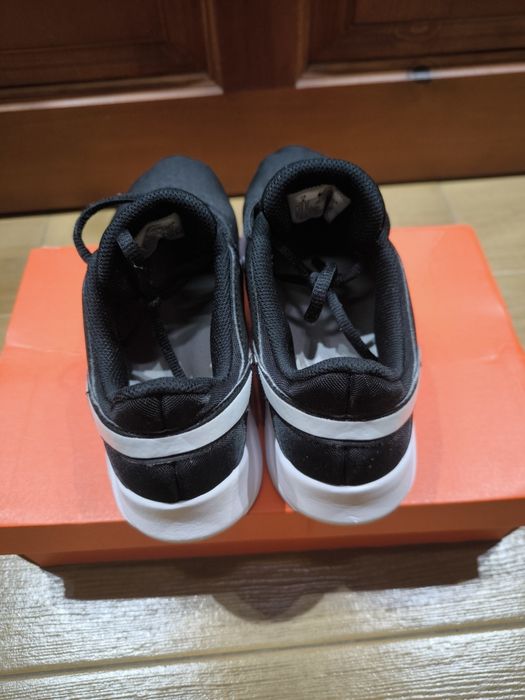 Маратонки Nike legend black