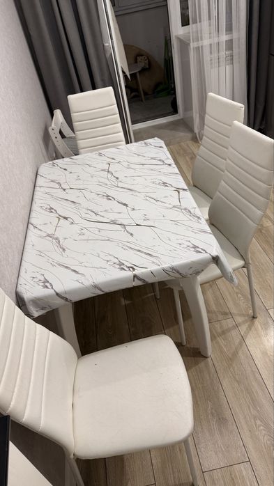 Кухонный стол со стульями