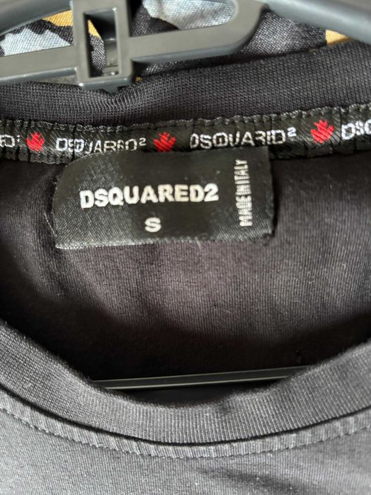 Vand tricou dsquared2 original doar cateva purtari marimes s are o stare foarte buna nu este deloc uzat