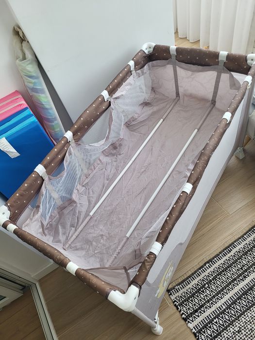 Patut pliabil cu 2 niveluri + saltea pliabila