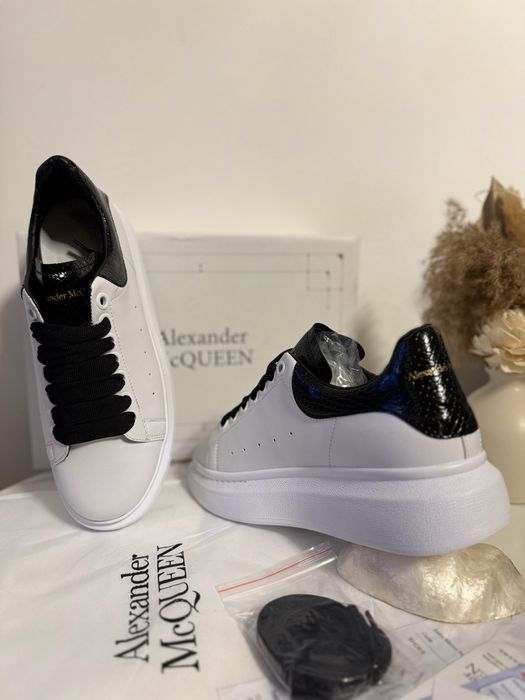 Adidasi Alexander M C Q U E E N Piele Neagra