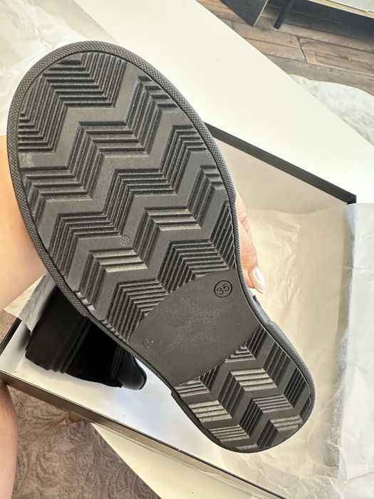 DSQUARED2 обувки 35