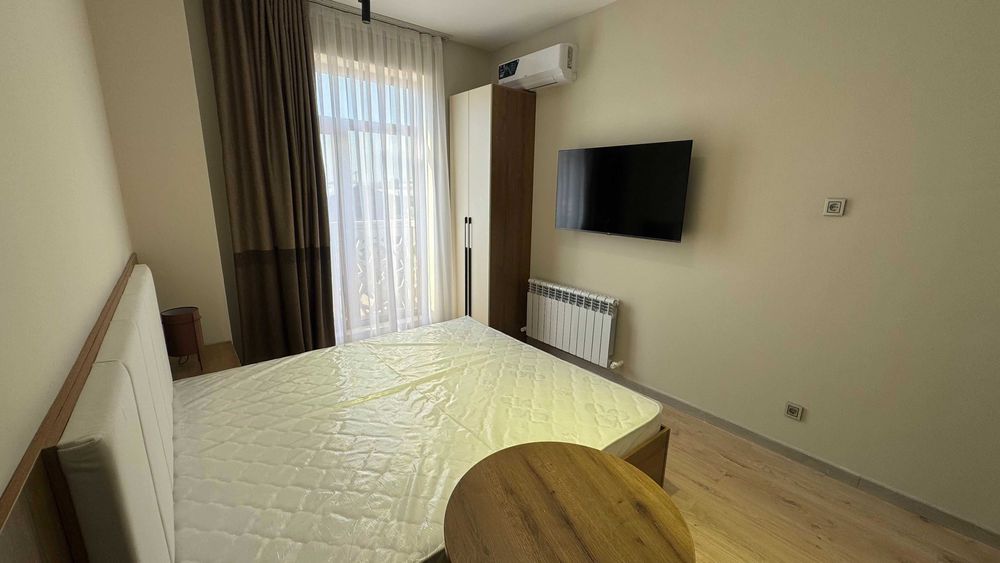 Сдаётся новая 1-комнатная квартира-студия (ориентир — Хаст-Имам).