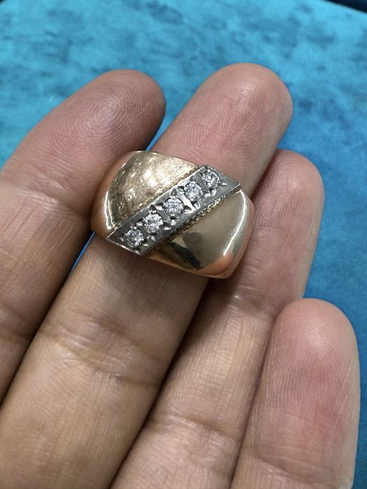 Бриллиант узук сотилади