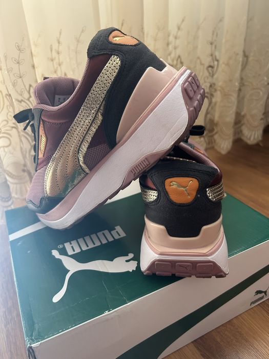 Дамски маратонки Puma. Неразличими от нови. 39 номер,26см стелка