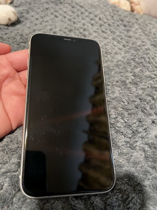 iPhone 11 64gb sticla spate crapată