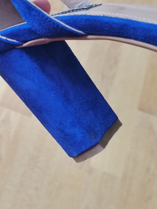 Sandale din piele întoarsă