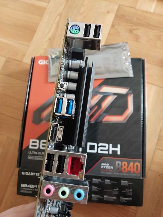 AMD Ryzen 5 7600X + Gigabyte B840M D2H /ново с гаранция/