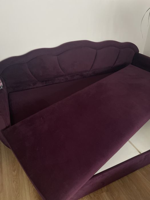 Диван с 4 възглавнички, разтегателен