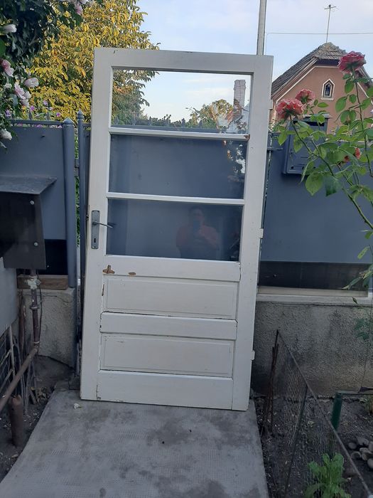 Usi din lemn la preț mic