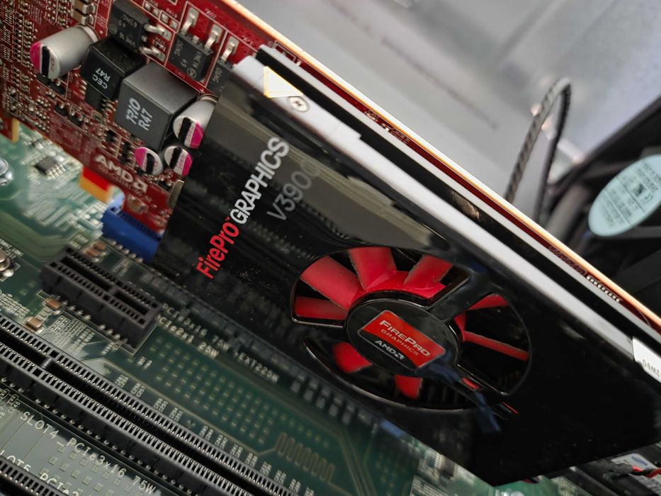 Продавам Dell Precision T5600 - Xeon 2690/64GB DDR3/500GBSSD + 1TB HDD