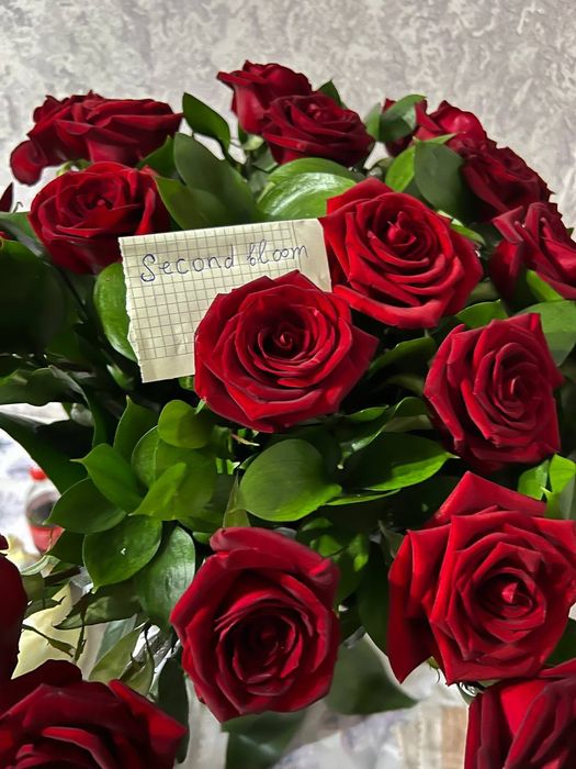 Buket sotiladi teng yarimidan pasro narxda