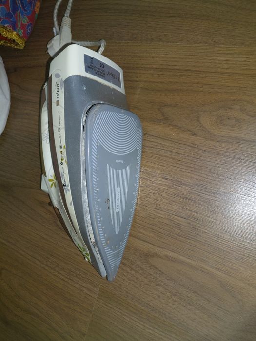 Отдам даром утюг