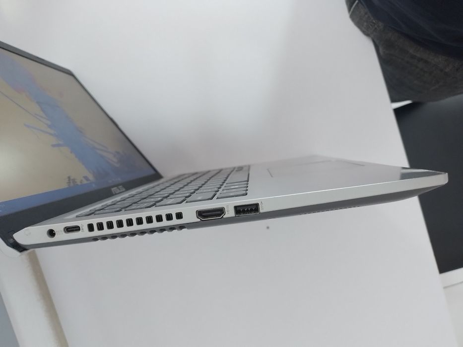 ASUS VivoBook 15 X515EP