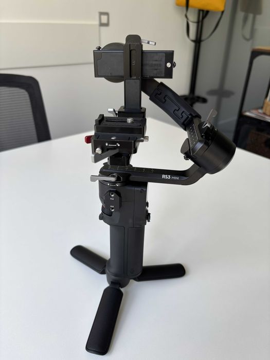 Stabilizator Gimbal DJI RS 3 Mini – Stare perfectă
