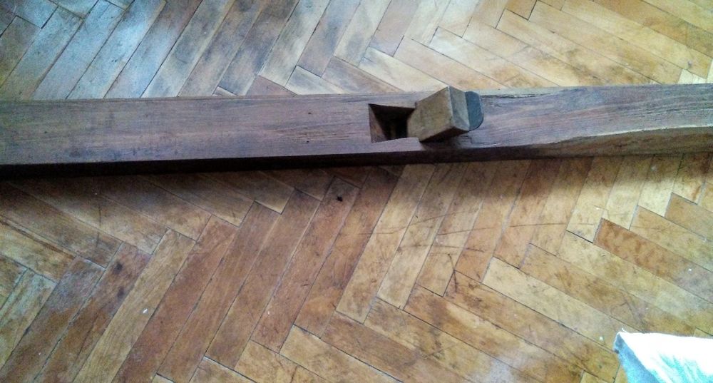 Продавам дърводелски тезгях, и профилни  рендета.