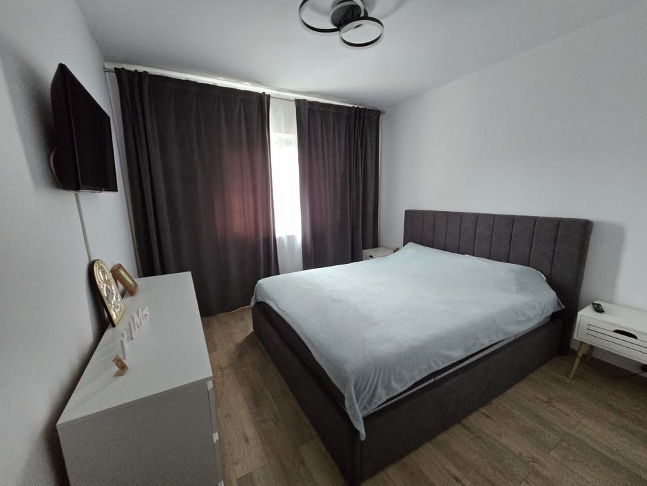 Apartament 3 camere, decomandat, zona Păltiniș - Peneș Curcanul