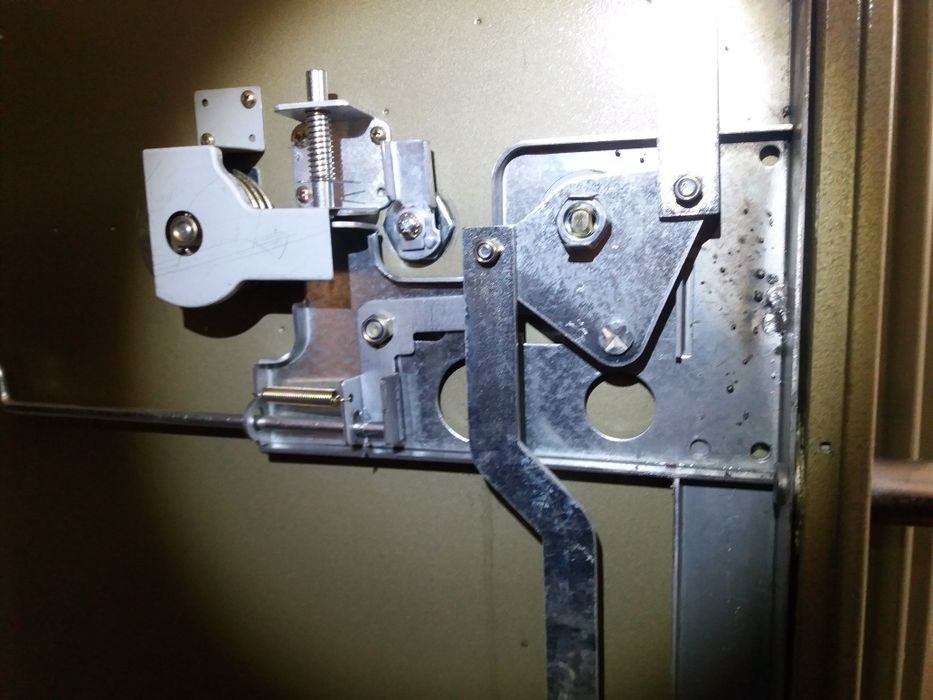 Вскрытие замков дверей, сейфов, автомобилей.