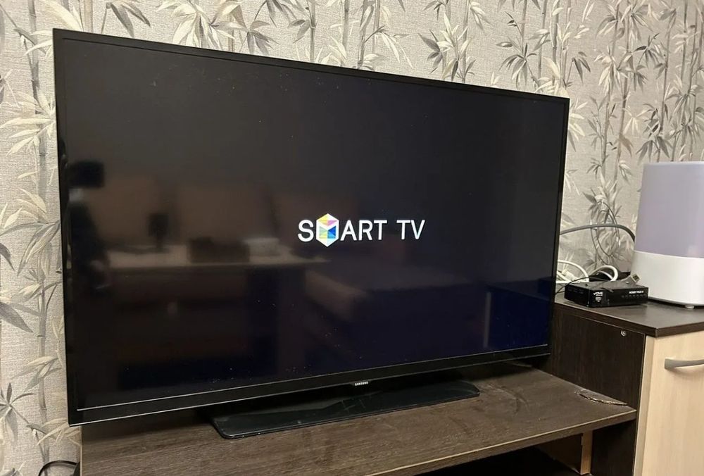 Samsung 106 см smart tv телевизор