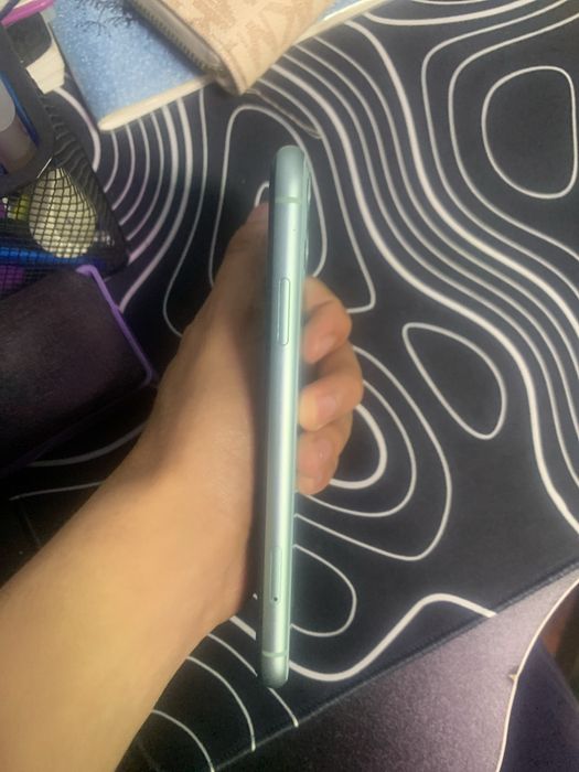 Iphone 11 ekranga palasa tushib qogan