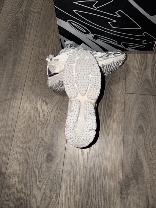 Off White Be Right Back