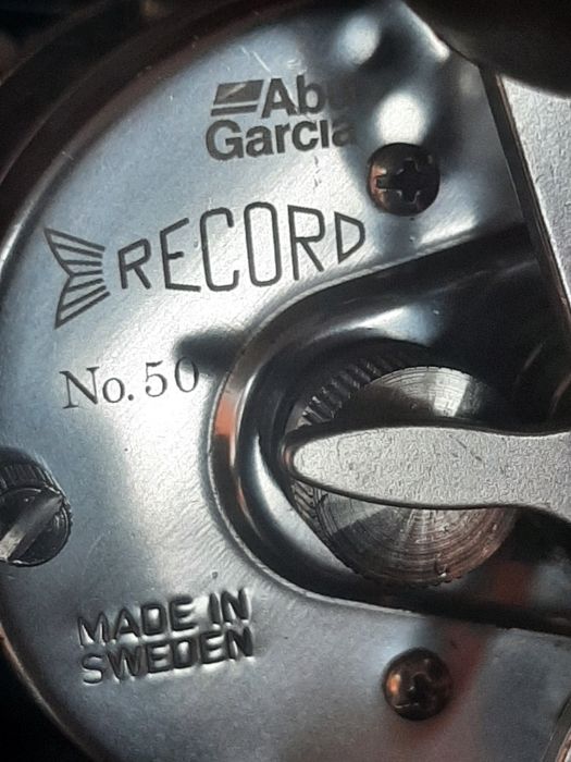 Продам  мультиплекаторную катушку  и спининг.