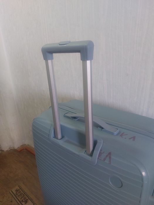 Чемодан на колесиках