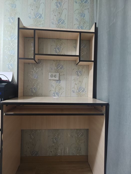 Продаю Компьютерный стол