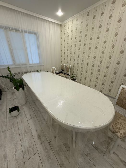 Гостевой стол и стулья