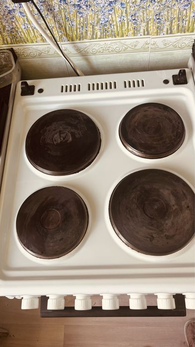 Продам электрическую плиту