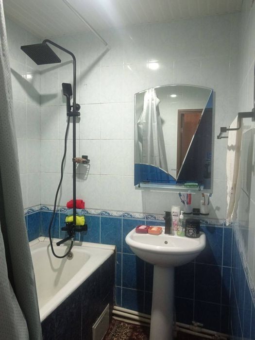 Продаётся 4-комнатная квартира 40-лет