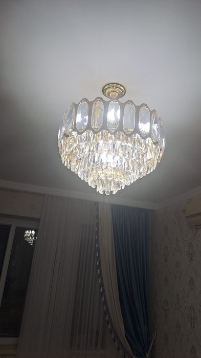 Люстра сатылады.