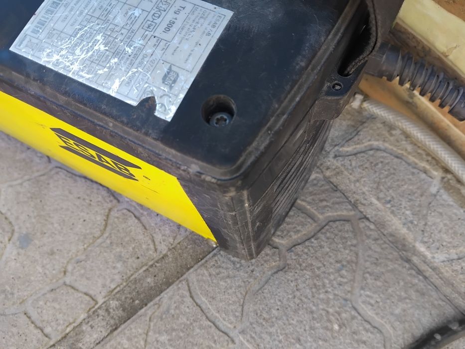 Инверторен Електронен ESAB CADDY2200i   16A-220A 220v за Всички метали