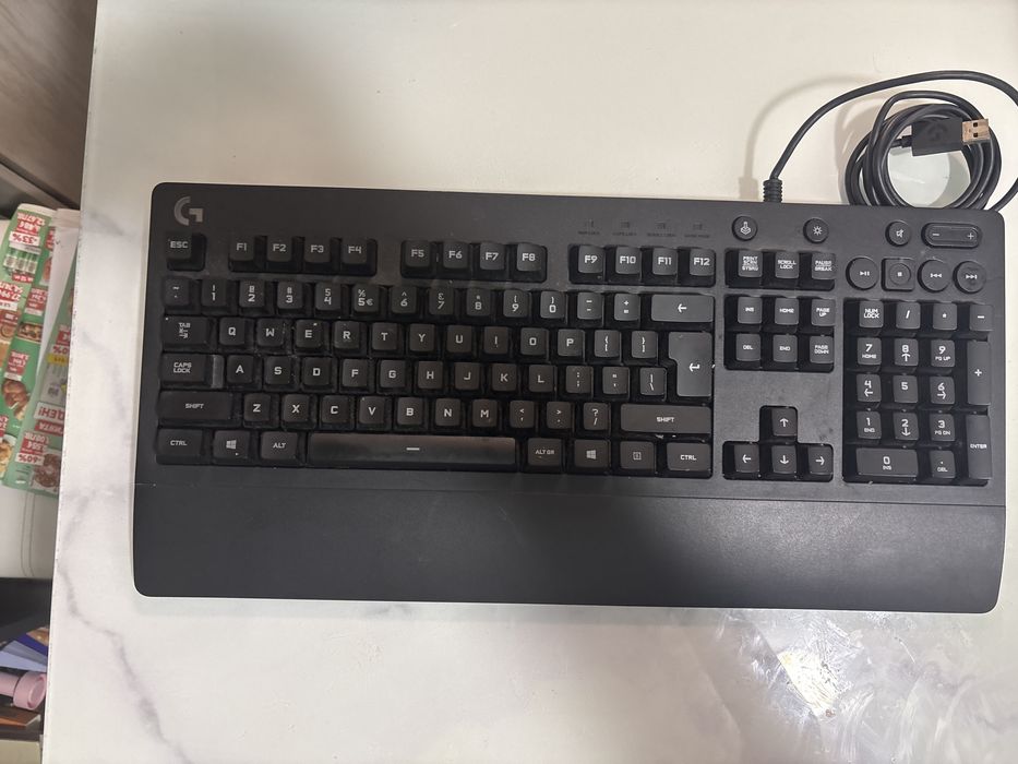 Logitech G213 - геймърска клавиатура